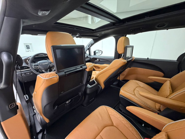 Vehicle Image 21