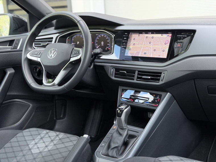 Vehicle Image 16