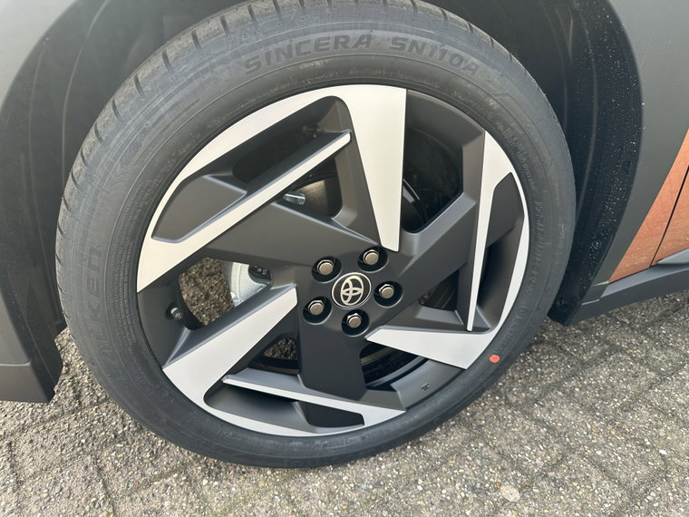 Vehicle Image 15