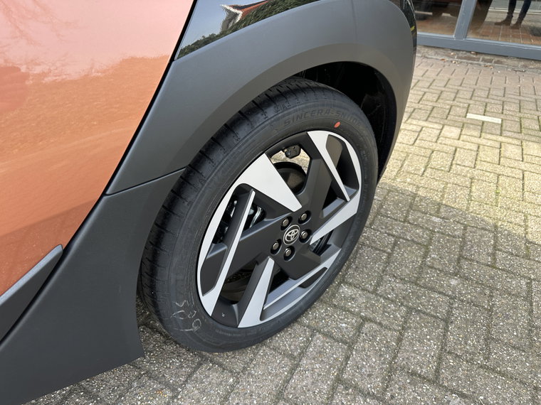 Vehicle Image 19