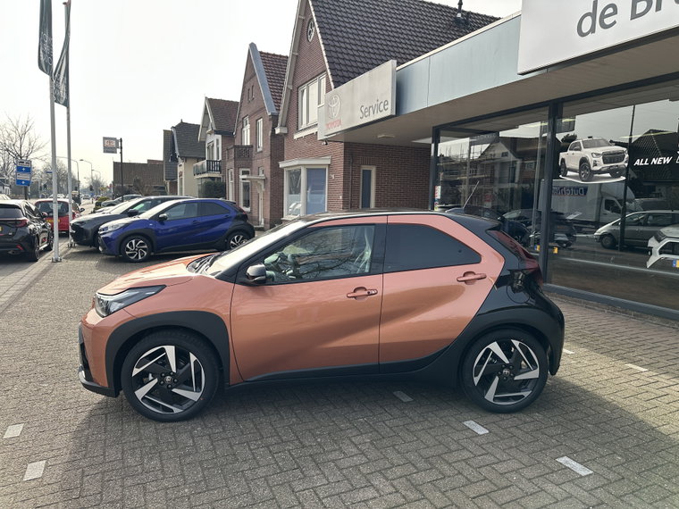 Vehicle Image 4