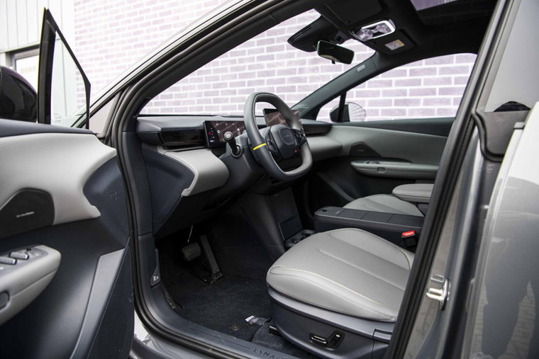 Vehicle Image 23