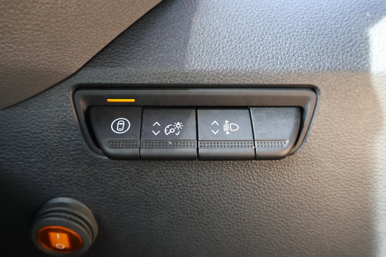 Vehicle Image 25