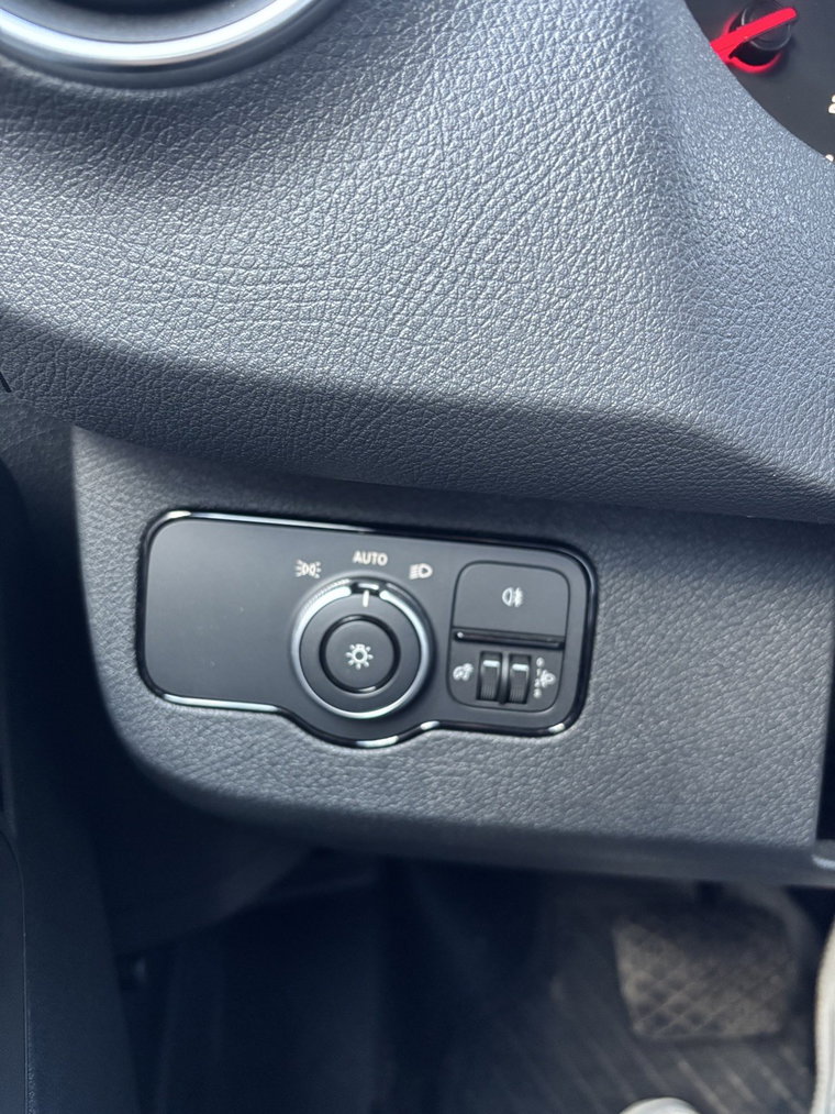 Vehicle Image 23