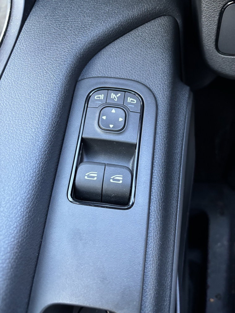 Vehicle Image 24