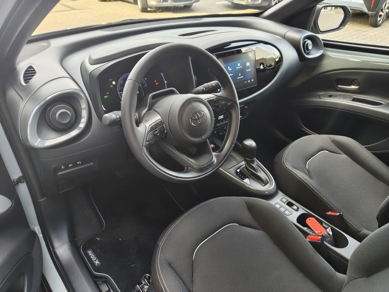 Vehicle Image 25