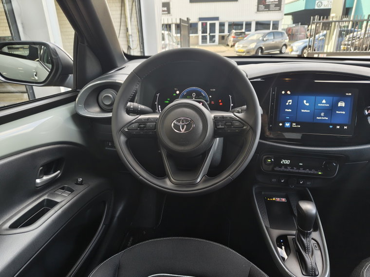 Vehicle Image 8