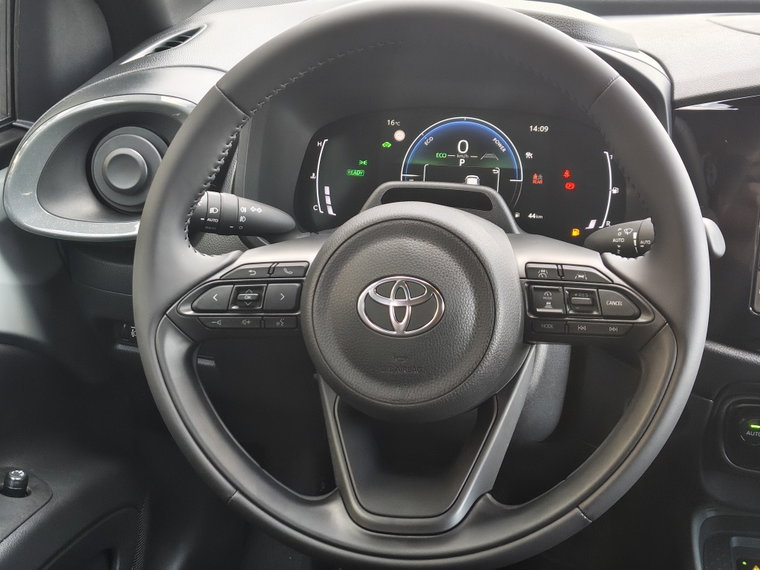 Vehicle Image 9