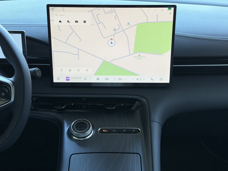 Vehicle Image 25