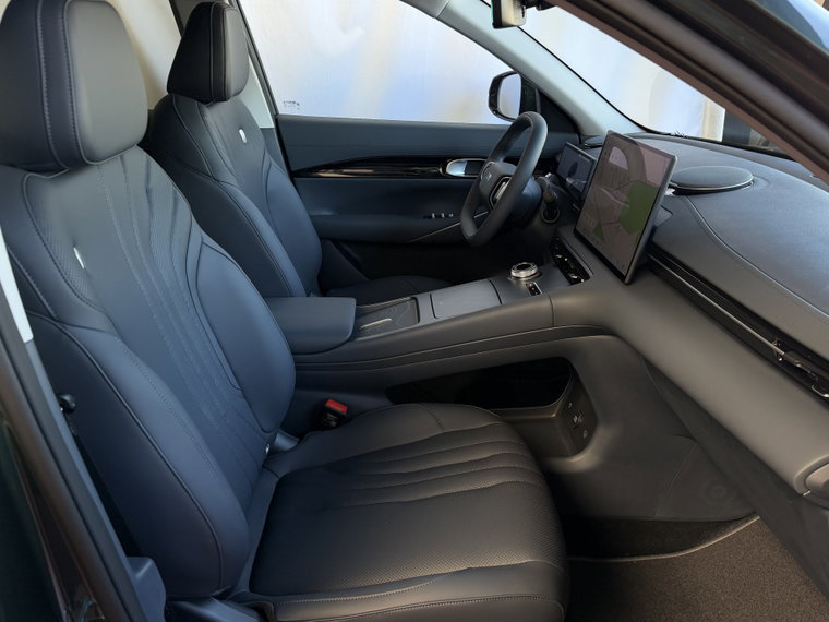 Vehicle Image 30