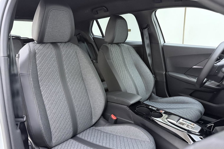 Vehicle Image 16
