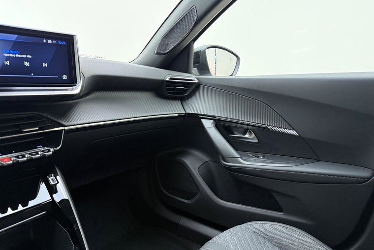 Vehicle Image 32