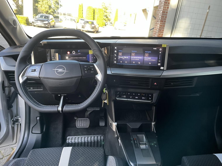 Vehicle Image 14