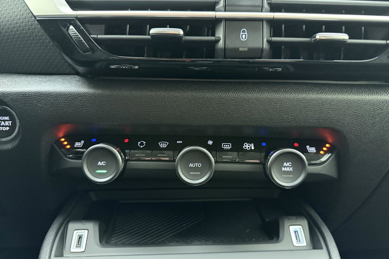 Vehicle Image 26