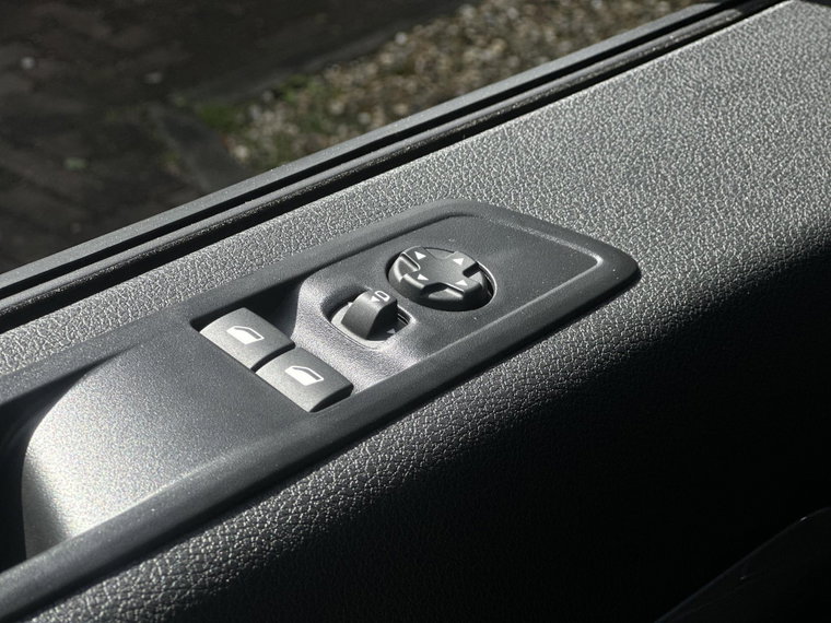 Vehicle Image 27