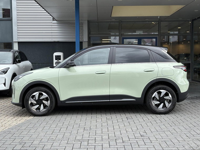 Vehicle Image 13