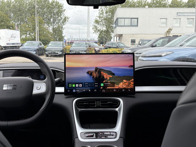 Vehicle Image 21