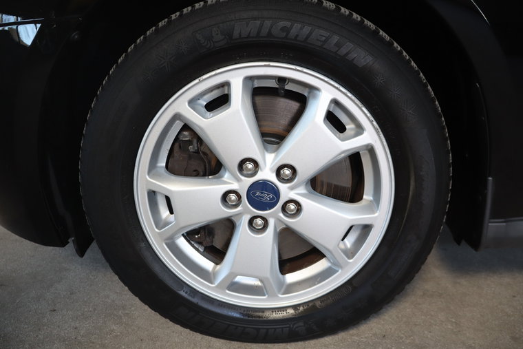 Vehicle Image 25
