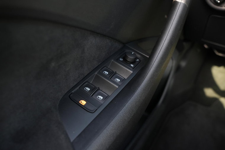 Vehicle Image 26