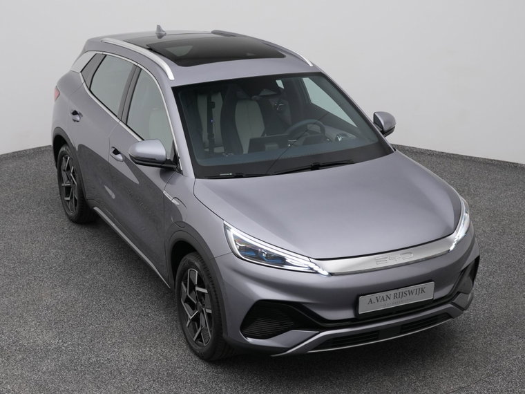 Vehicle Image 25