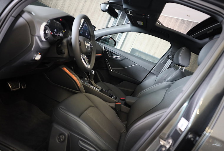 Vehicle Image 8
