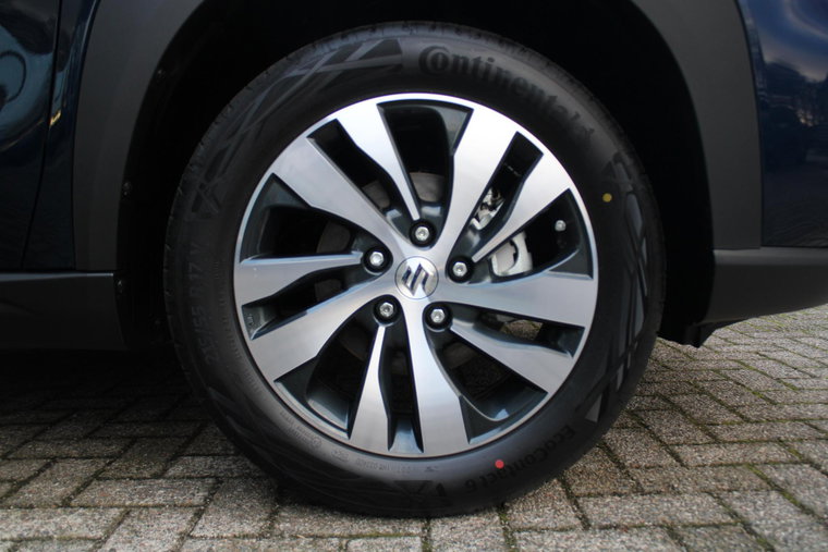 Vehicle Image 25