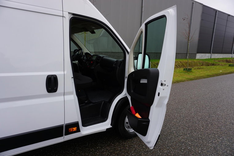 Vehicle Image 34