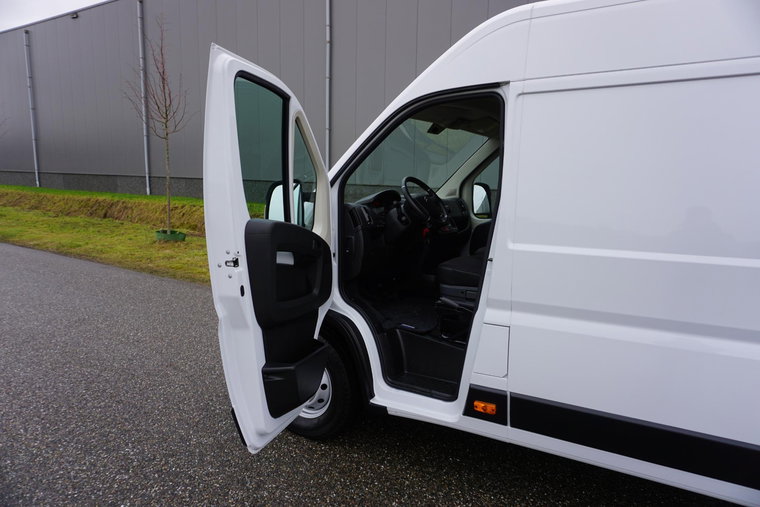 Vehicle Image 38