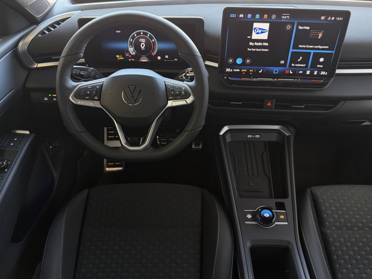 Vehicle Image 25