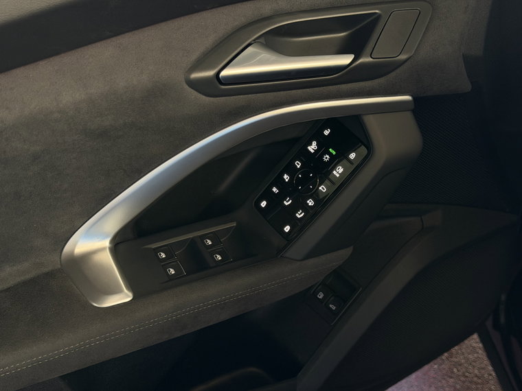 Vehicle Image 27