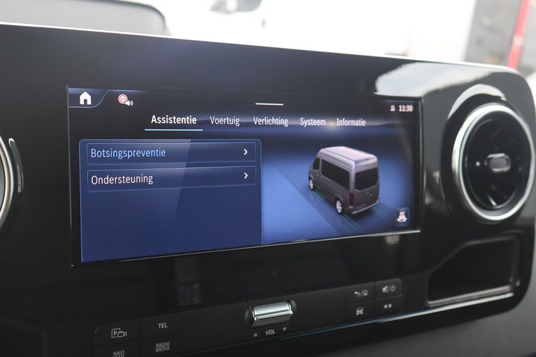 Vehicle Image 30