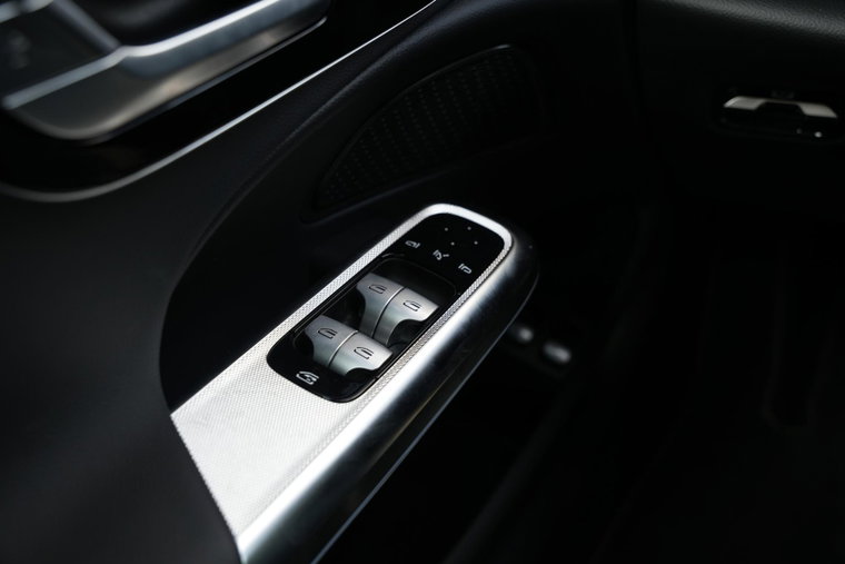 Vehicle Image 38