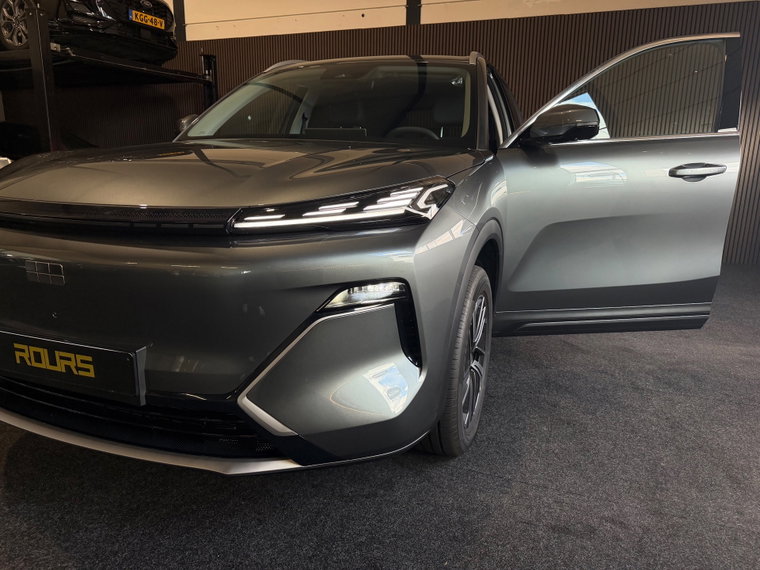 Vehicle Image 12