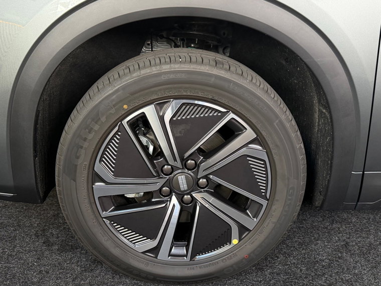 Vehicle Image 16
