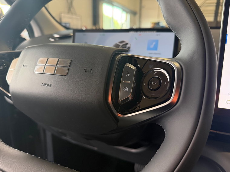 Vehicle Image 22