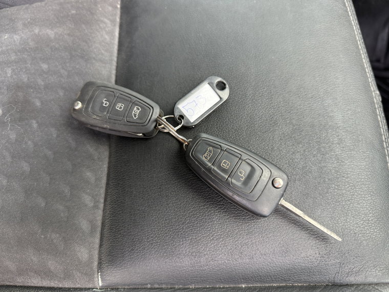 Vehicle Image 32