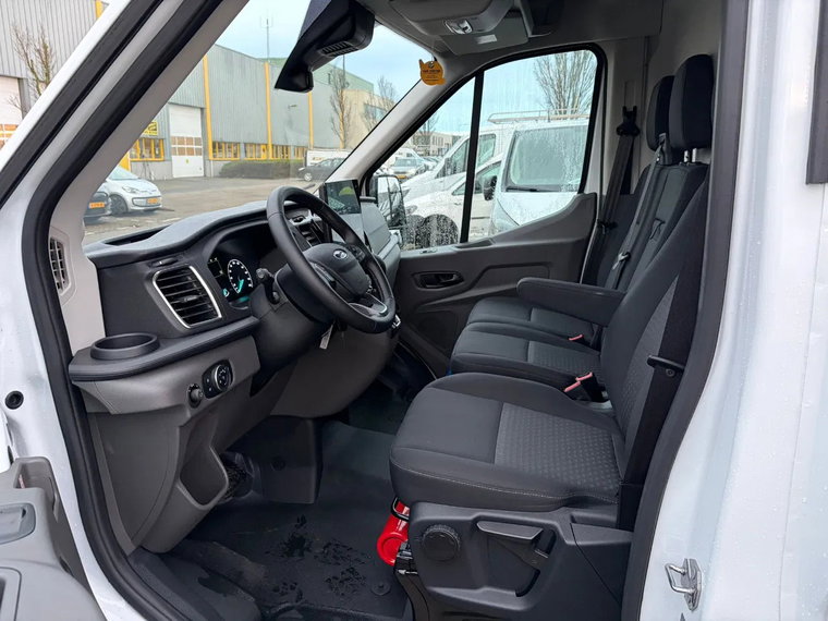 Vehicle Image 12