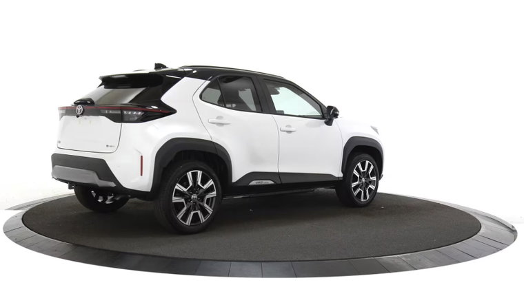 Vehicle Image 5