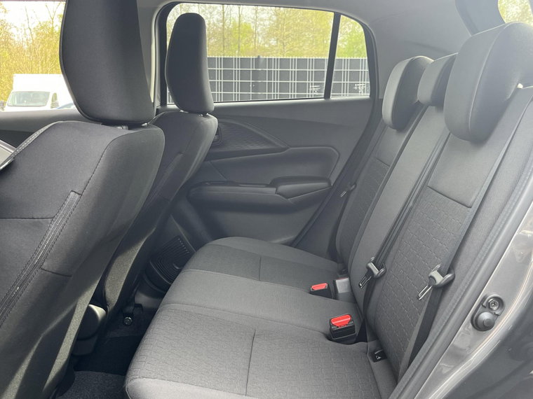 Vehicle Image 12