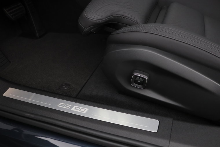 Vehicle Image 42