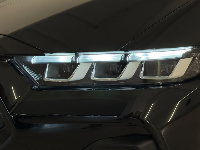 Vehicle Image 23