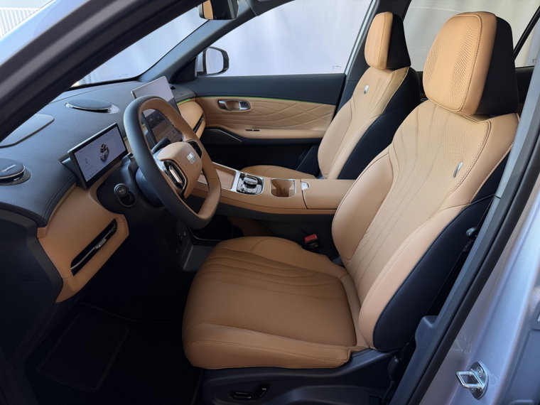 Vehicle Image 16