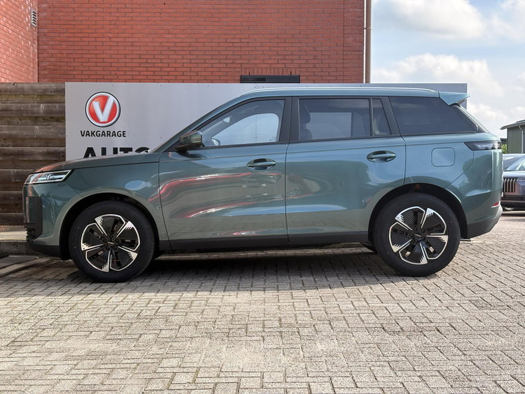 Vehicle Image 12