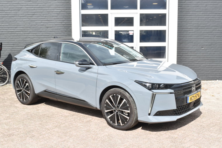 Vehicle Image 6