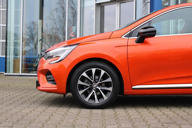 Vehicle Image 35