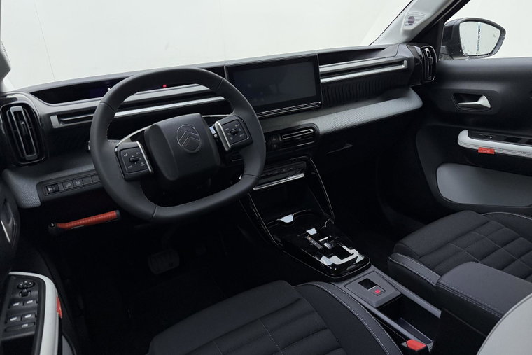 Vehicle Image 16