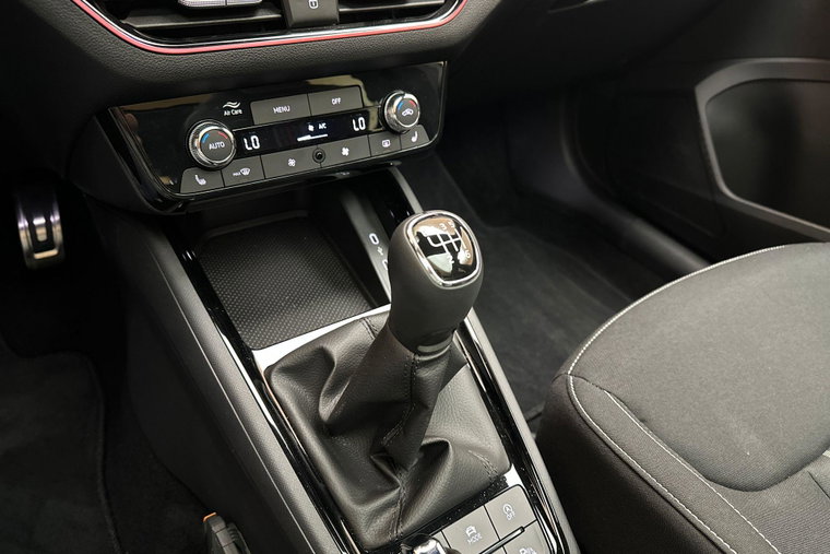Vehicle Image 32
