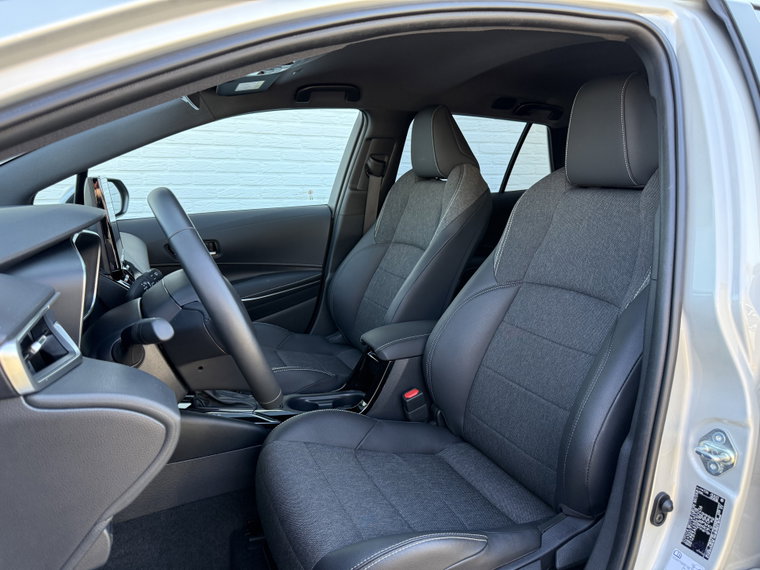 Vehicle Image 25
