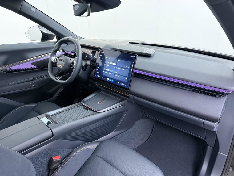 Vehicle Image 38
