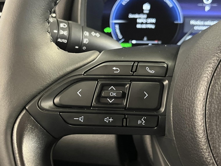 Vehicle Image 25